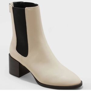 A new day Itzel boot
8.5
Never worn